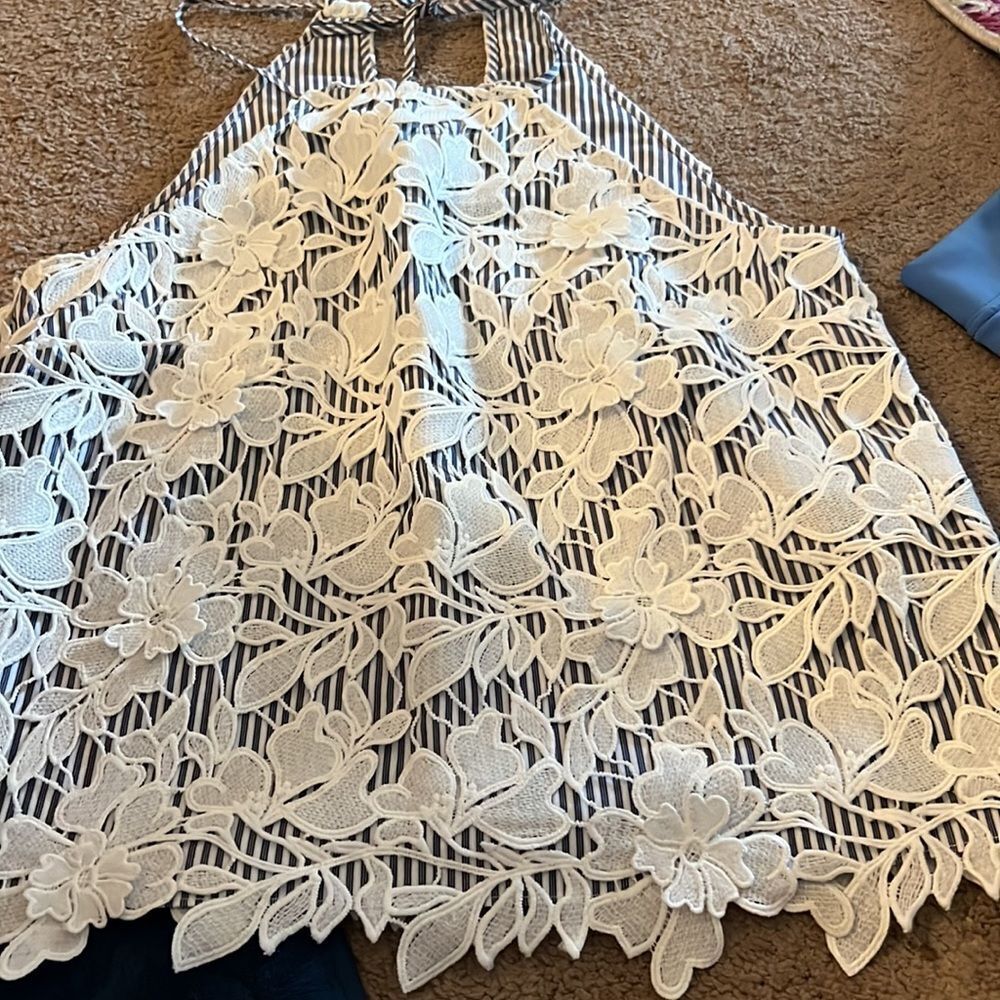 Intermix medium blouse - Picture 4 of 7